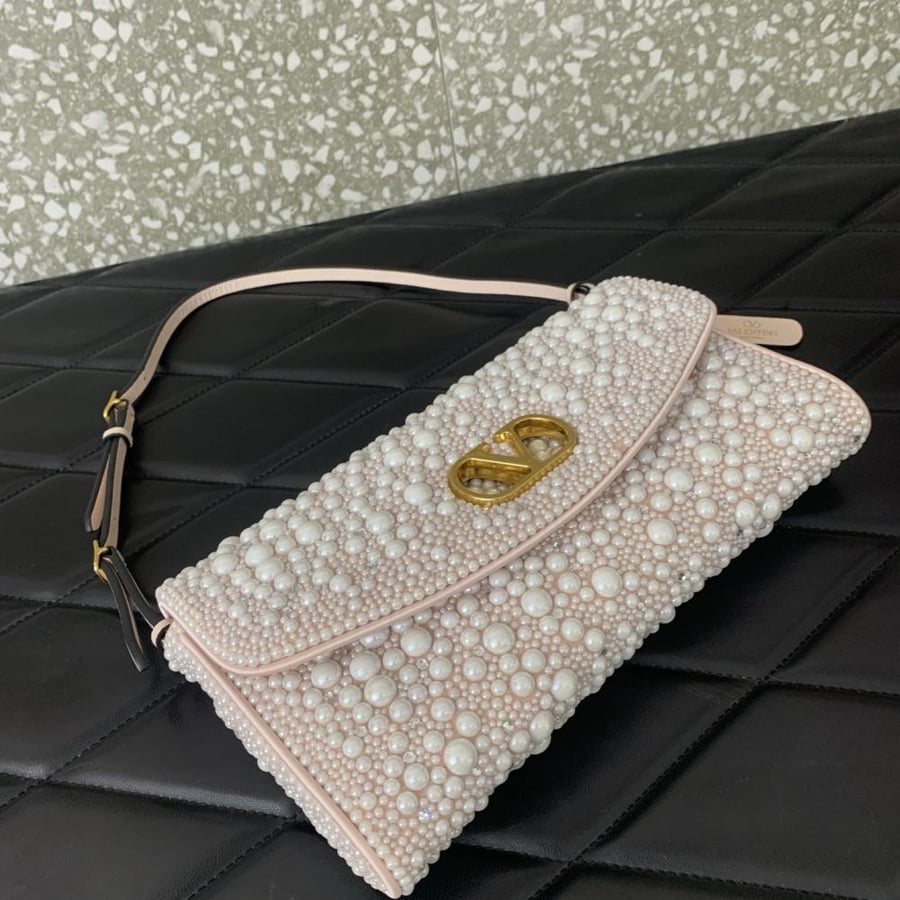 Valentino ديفاين