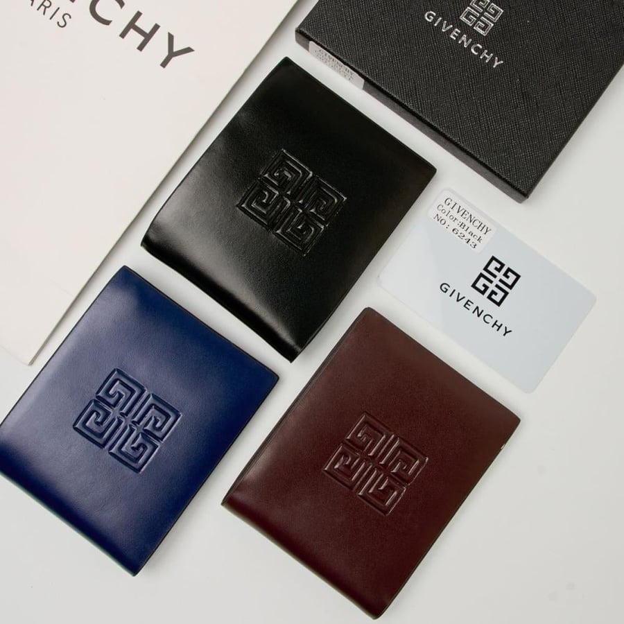 Givenchy Wide Wallet New Edition - بوك جفنشي عريض جلد طبيعي إصدار جديد