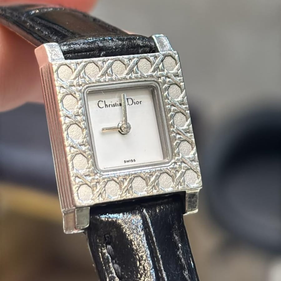 ساعة ديور جلد