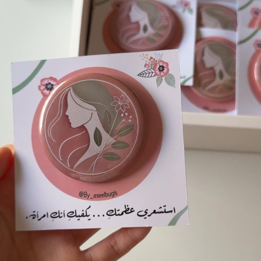 بروش دائري 5.5cm مع كرت