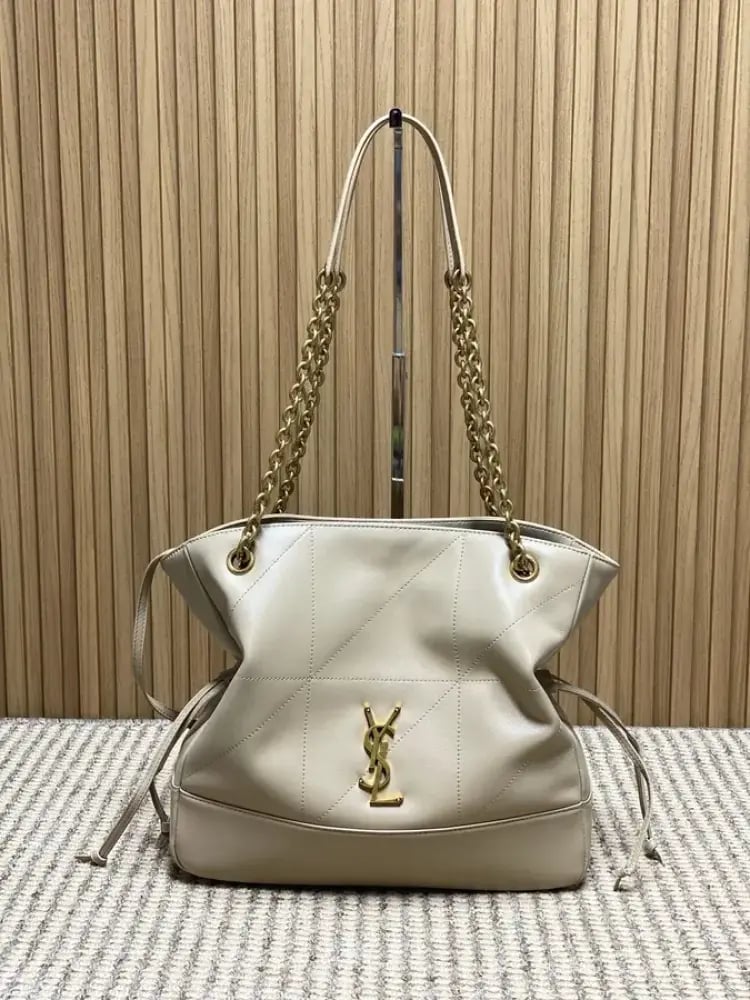حقيبة YSL صغيرة