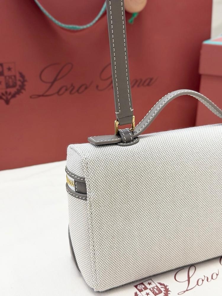 حقيبهLoropiana