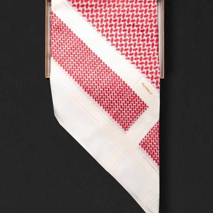 Red project shemagh with beige lines 3