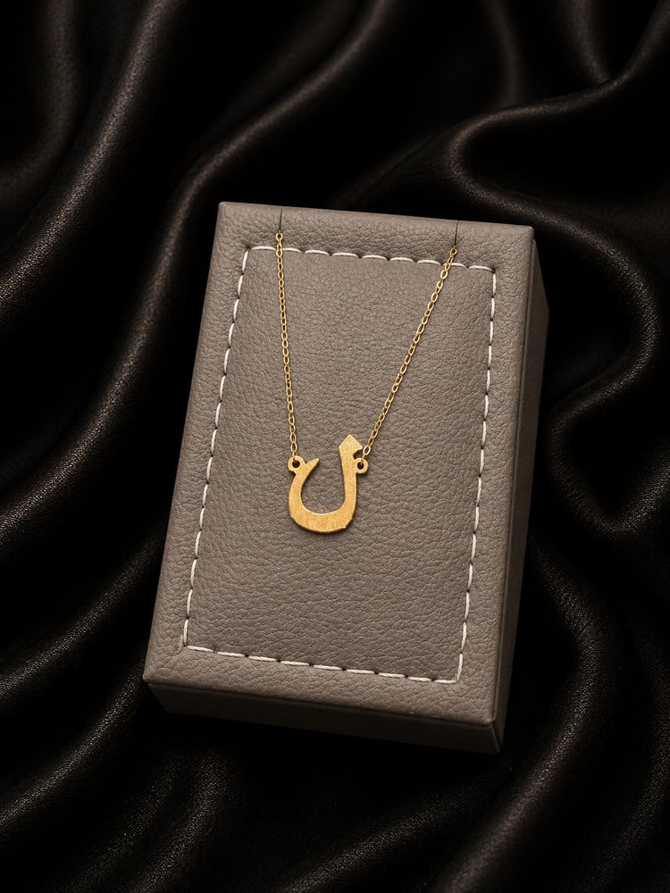 عقد حرف ل عيار ١٨