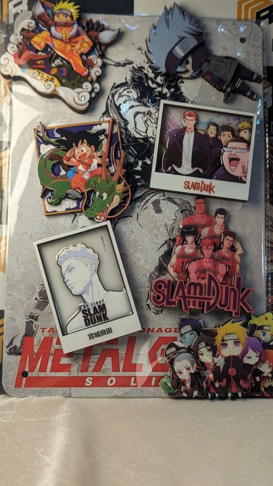 Refrigerator magnet Kakashi from Naruto in 3D with a shiny cover.