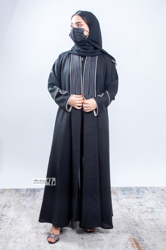 عباية نص كلوش كتان مع قيطان بيج ( Off Waite ) تطريز مكره BB229