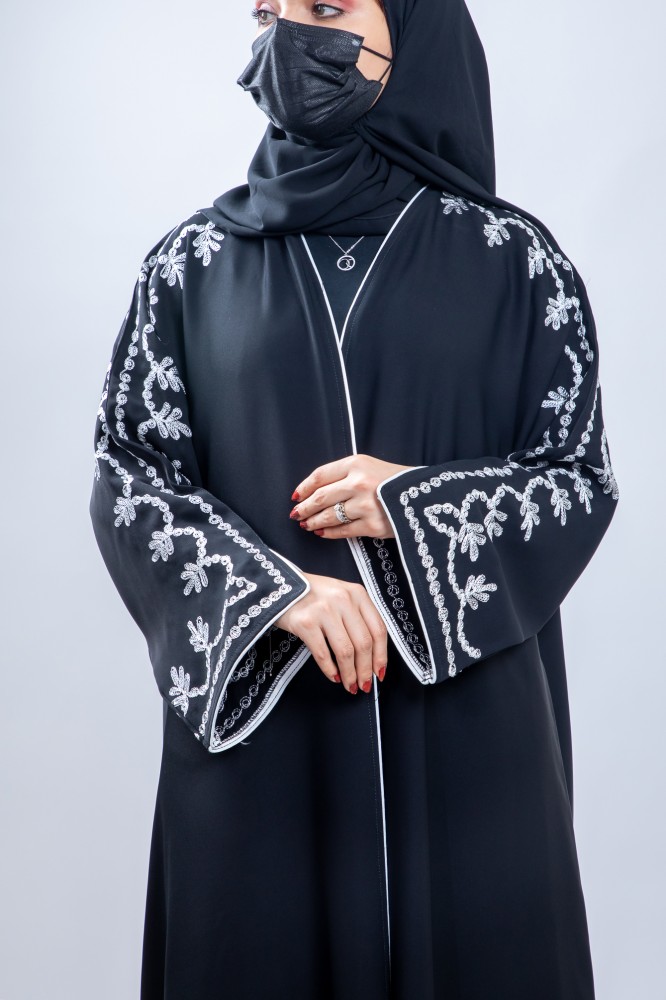 عباية نص كلوش انترنت مع تطريز ابيض BB231