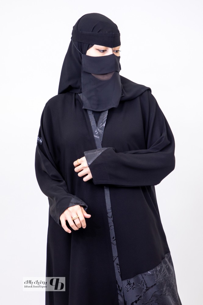 عباية نص كلوش ملكي مع جاكار اسود نصف العباية BB181