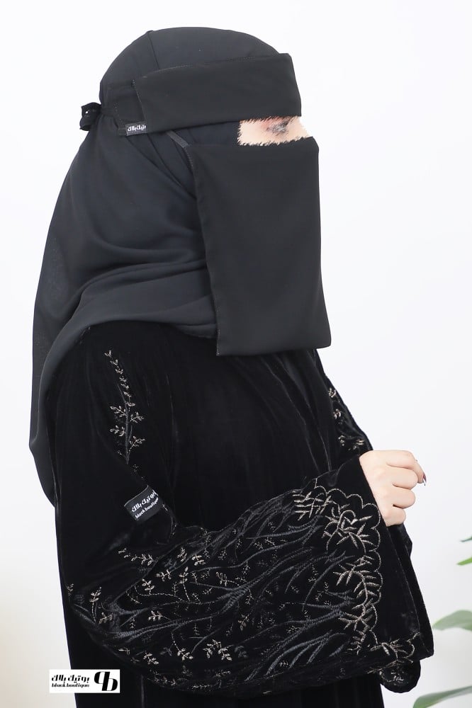 عباية مخمل تطريز كامل BB058