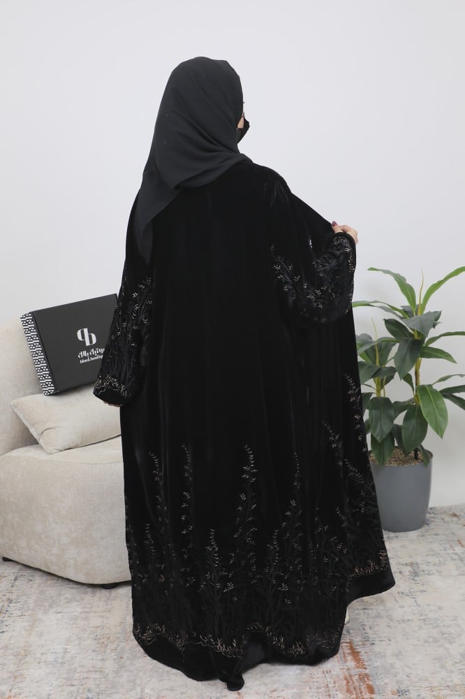 عباية مخمل تطريز كامل BB058