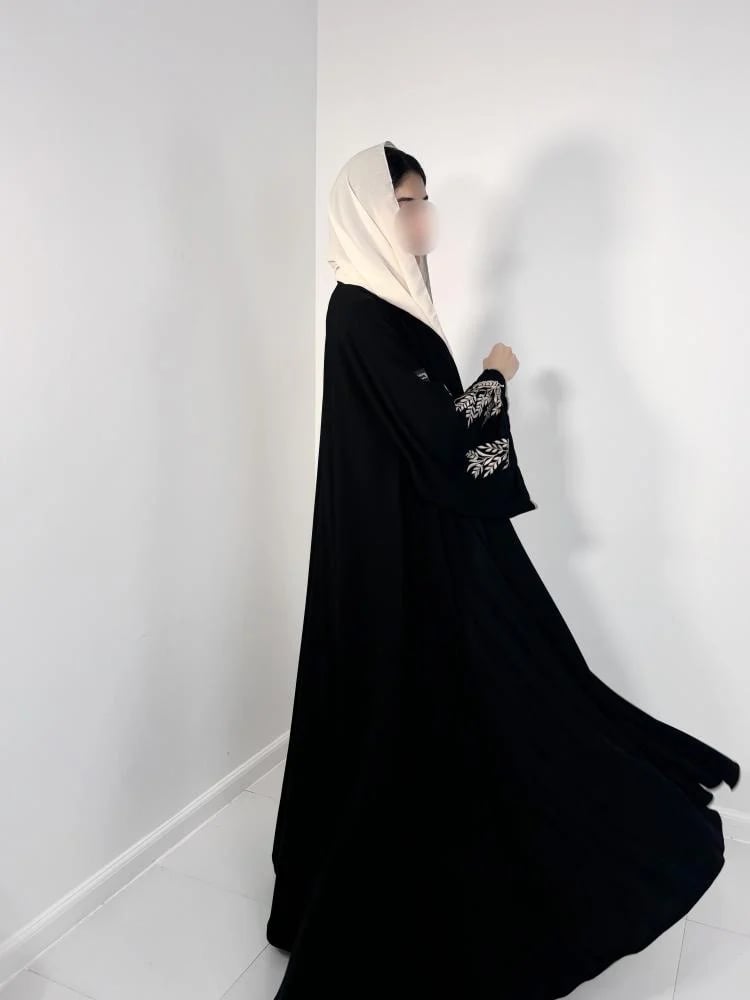 عبايه دبل كلوش ملكي تطريز بيج ع الكم BB638