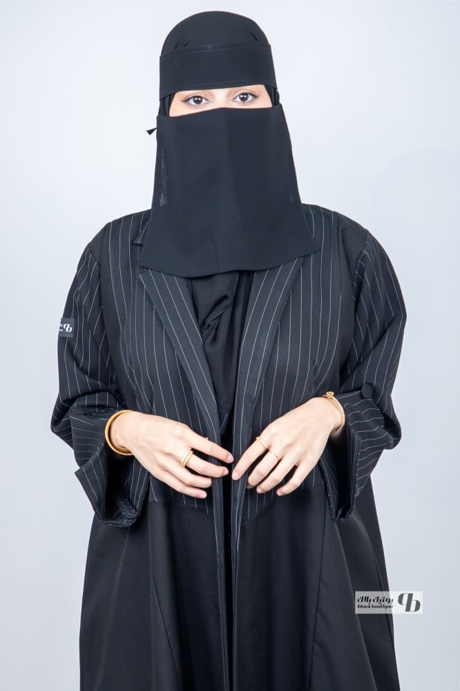 عباية نص كلوش كتان مقلم بكتان سادة BB166