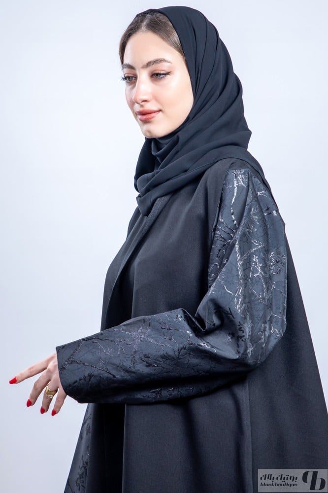 عبايه نص كلوش قماش كتان اكمام جاكار BB252
