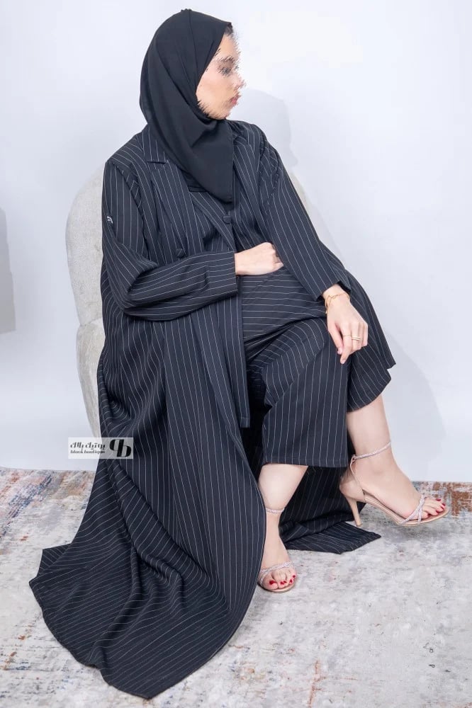 عباية بليزر كتان مخطط اسود (مزود بقطعتين داخلية بنطلون + بلوزة) BB160