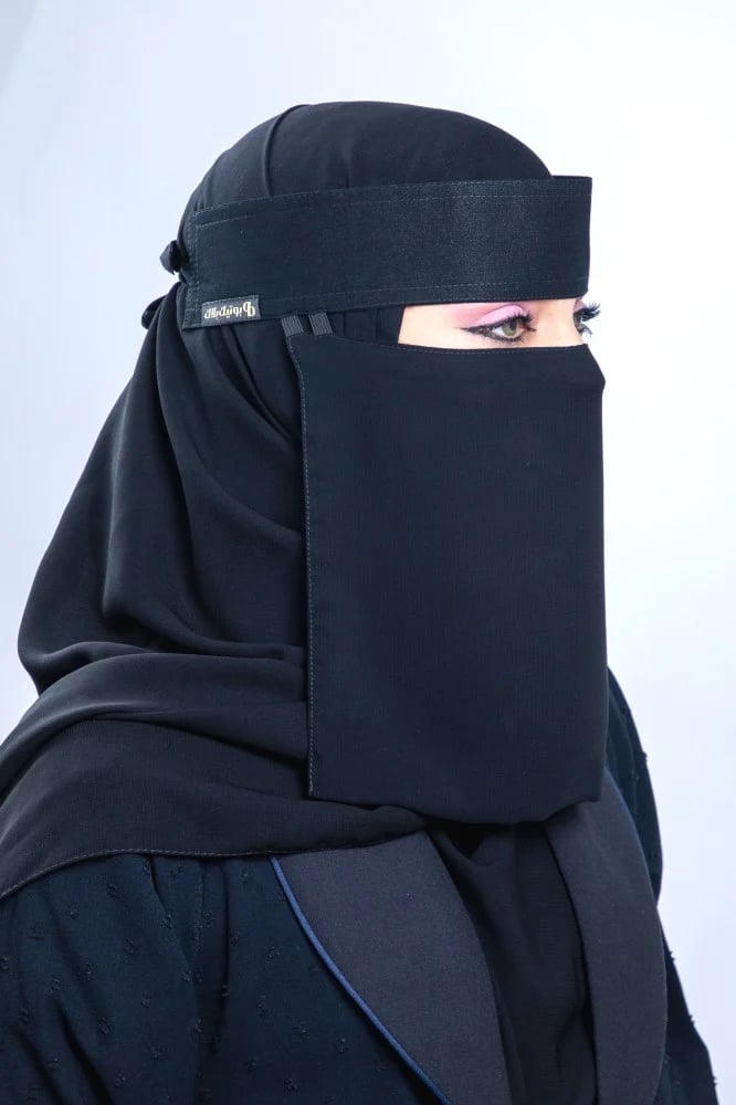 نقاب قماش ملكي مقاس وسط بمقوى وبدون مقوى خيطين من الجنب BB240