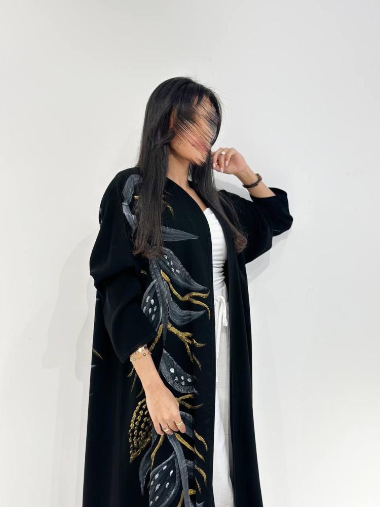 عباية بتطريز ابيض