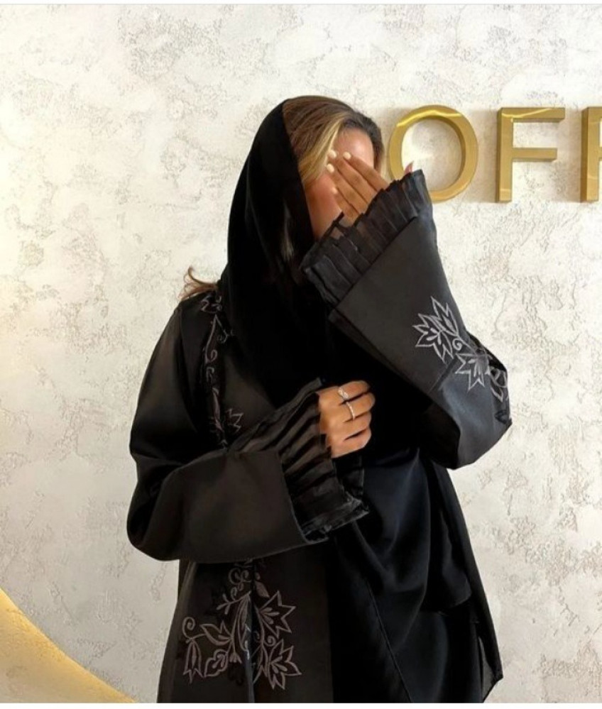 عباية كريب صيفية بتصميم أنيق من عبايات النجمة الذهبية