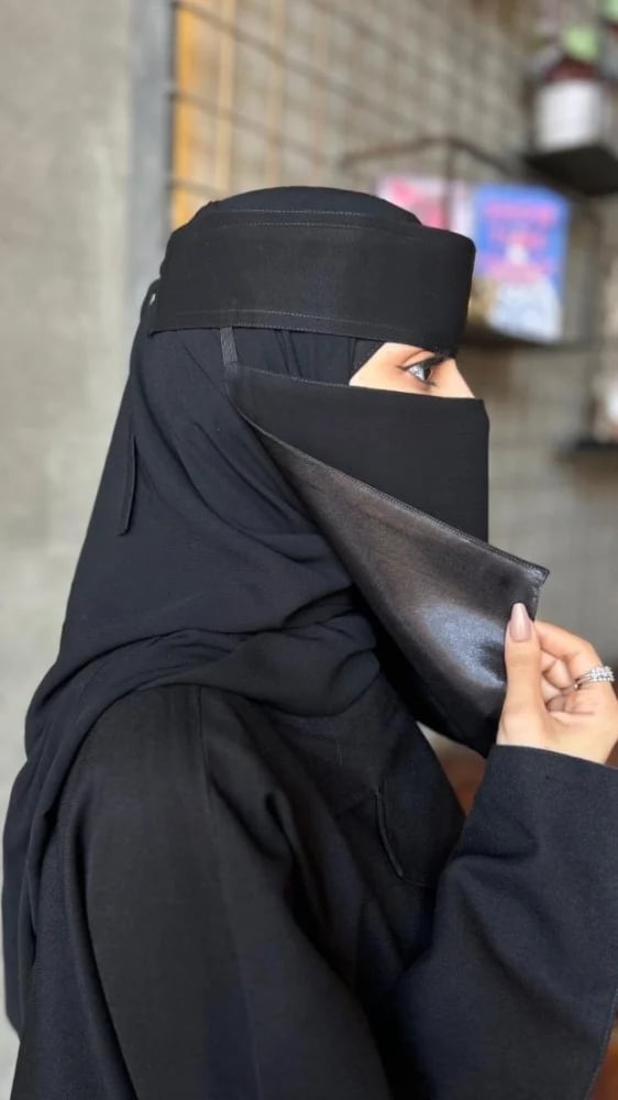 نقاب مبطن حرير -وسط مطاط طويل
