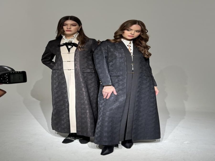 بليزر رسمي بقطعه داخليه بيج او اسود