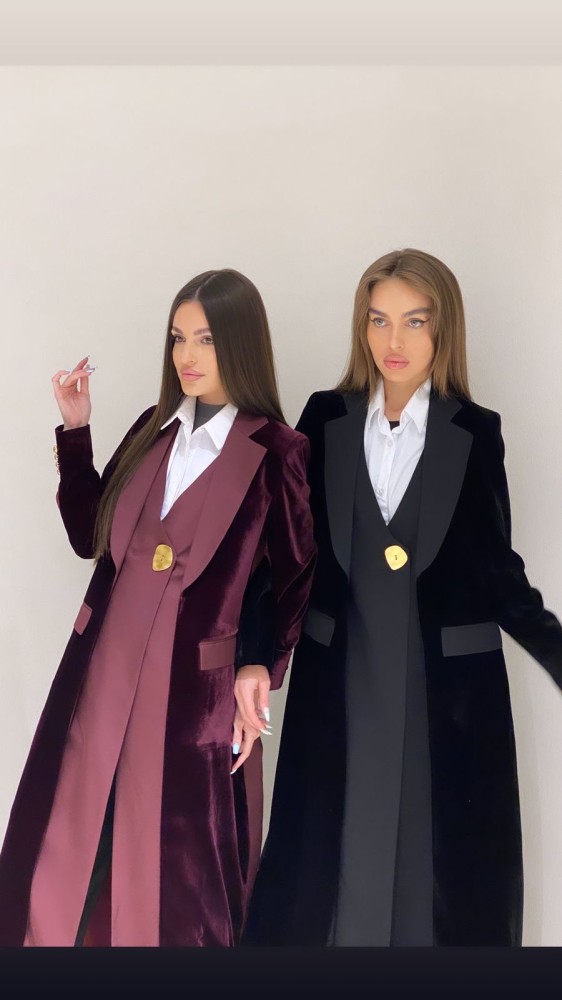 Velvet blazer with interior crepe and the abaya