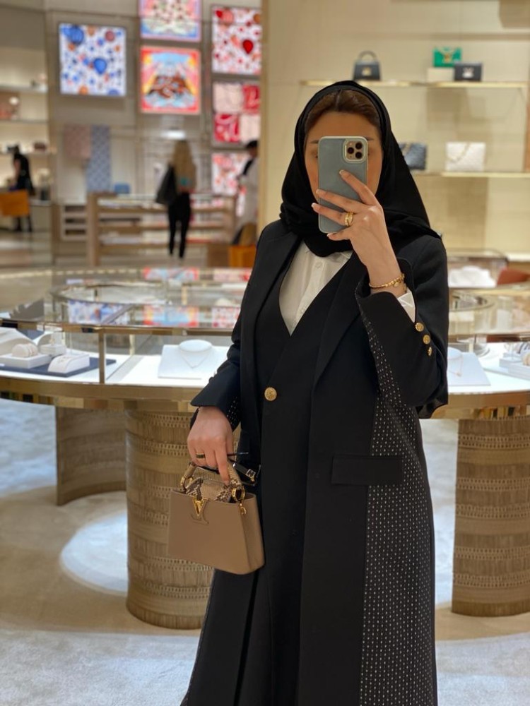 بليزر اسود عملي بقطعه داخليه