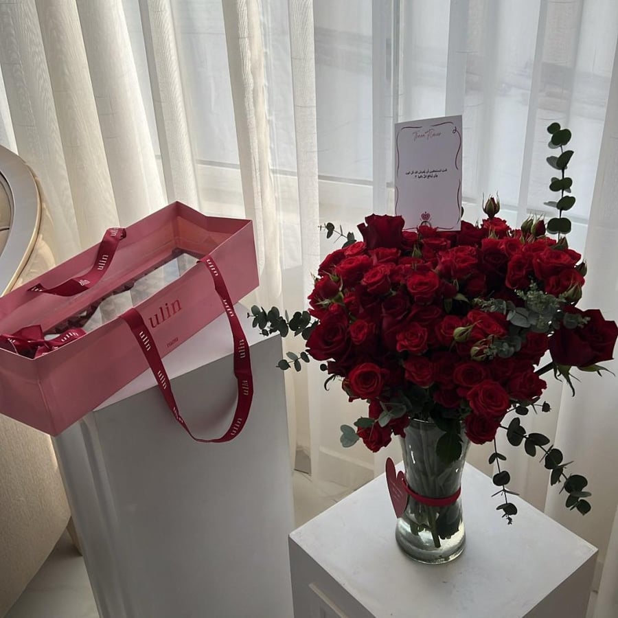 Vas flowers & sweet