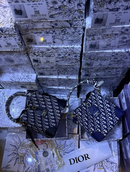 شنطه نسائية ديور