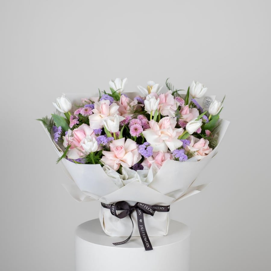 SMALL STANDING BOUQUET