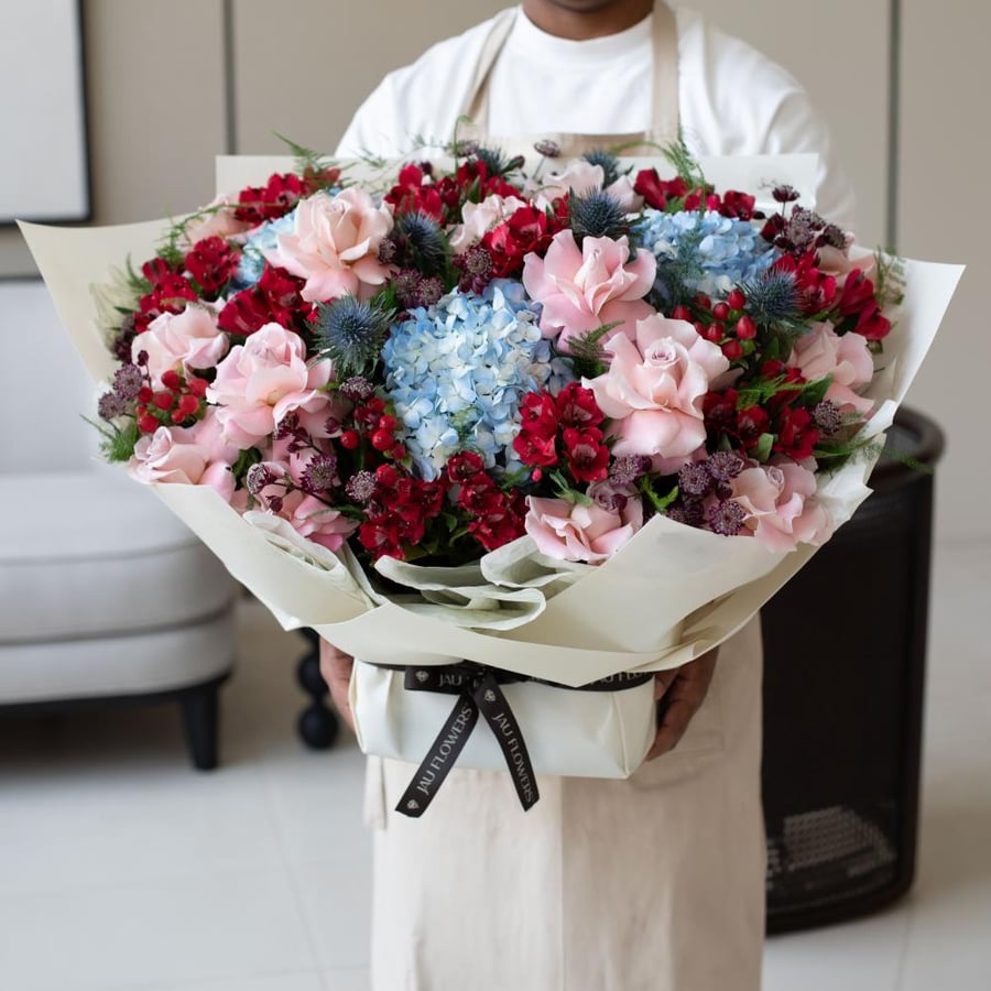 MEDIUM STANDING BOUQUET