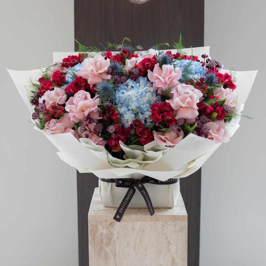 MEDIUM STANDING BOUQUET