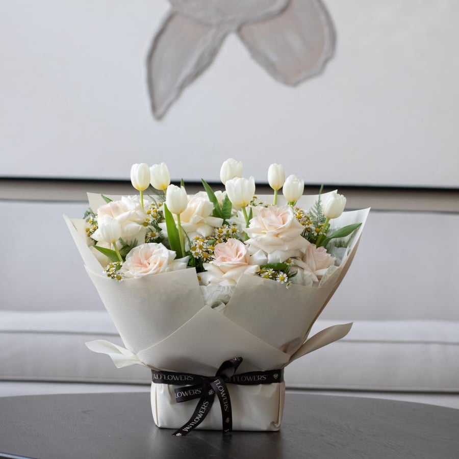SMALL STANDING BOUQUET