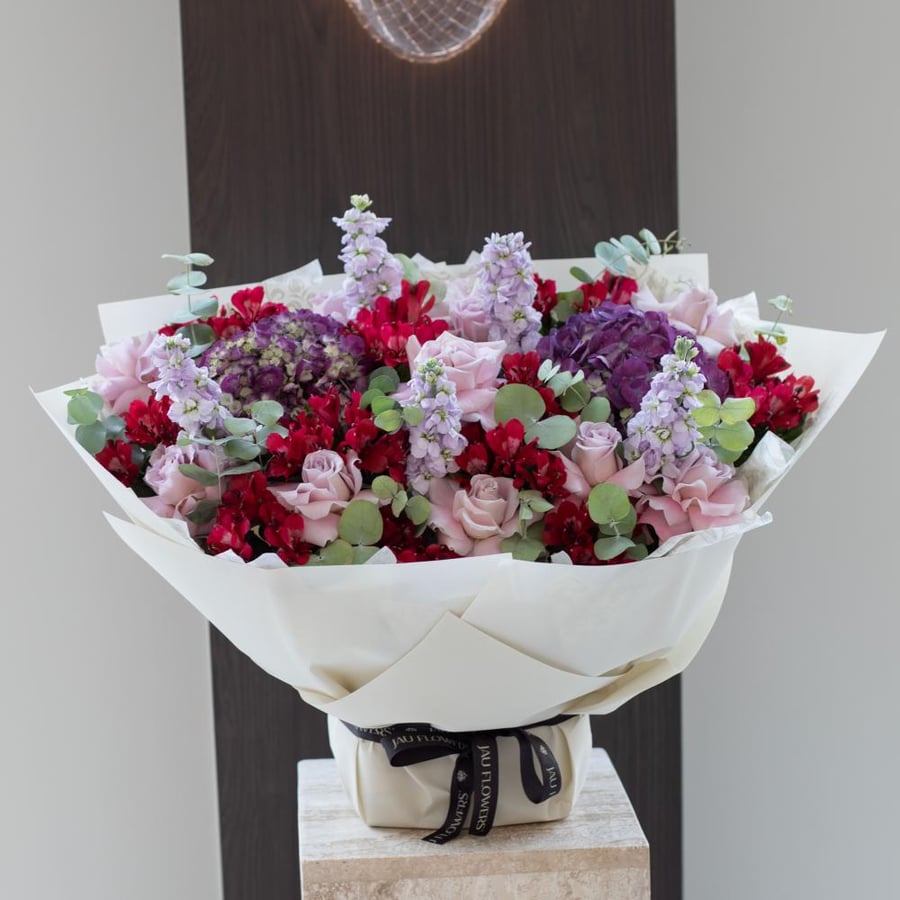 MEDIUM STANDING BOUQUET
