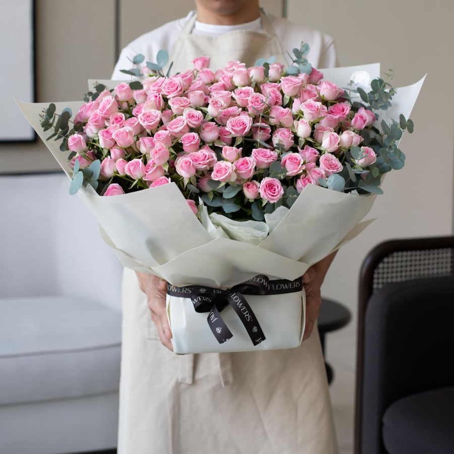 SMALL STANDING BOUQUET