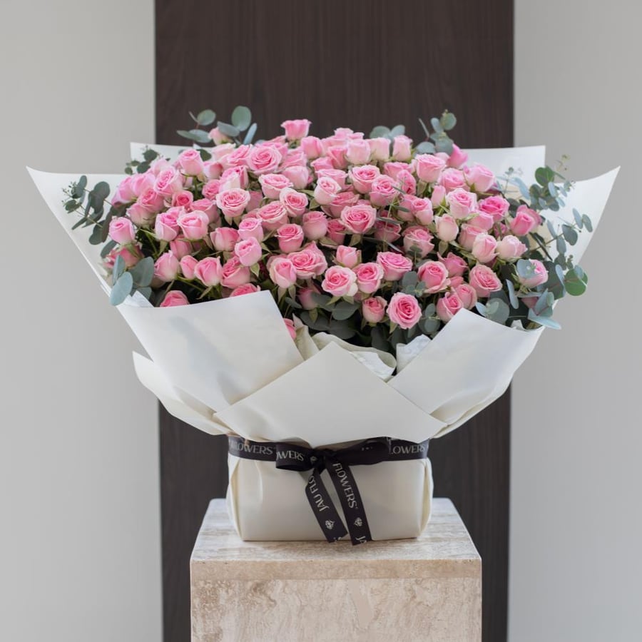SMALL STANDING BOUQUET