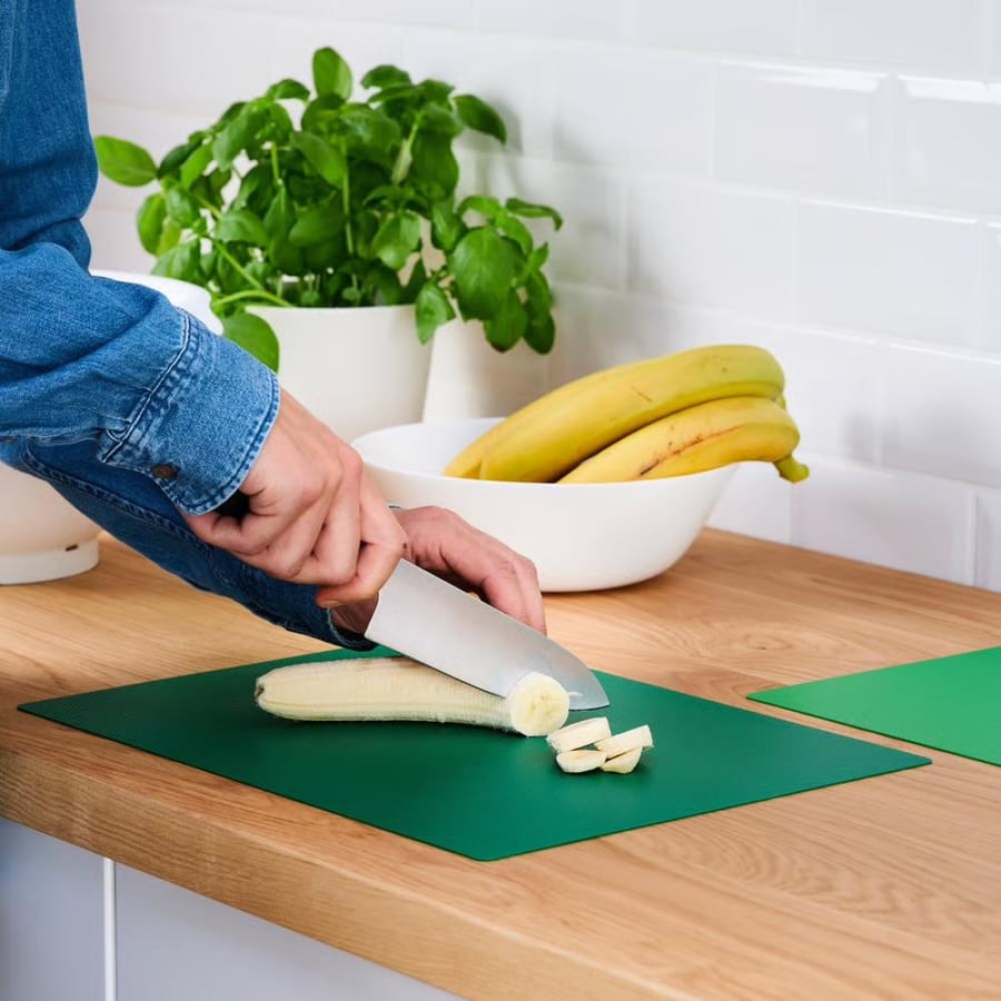 Bendable chopping board, green/bright green, 28x36 cm