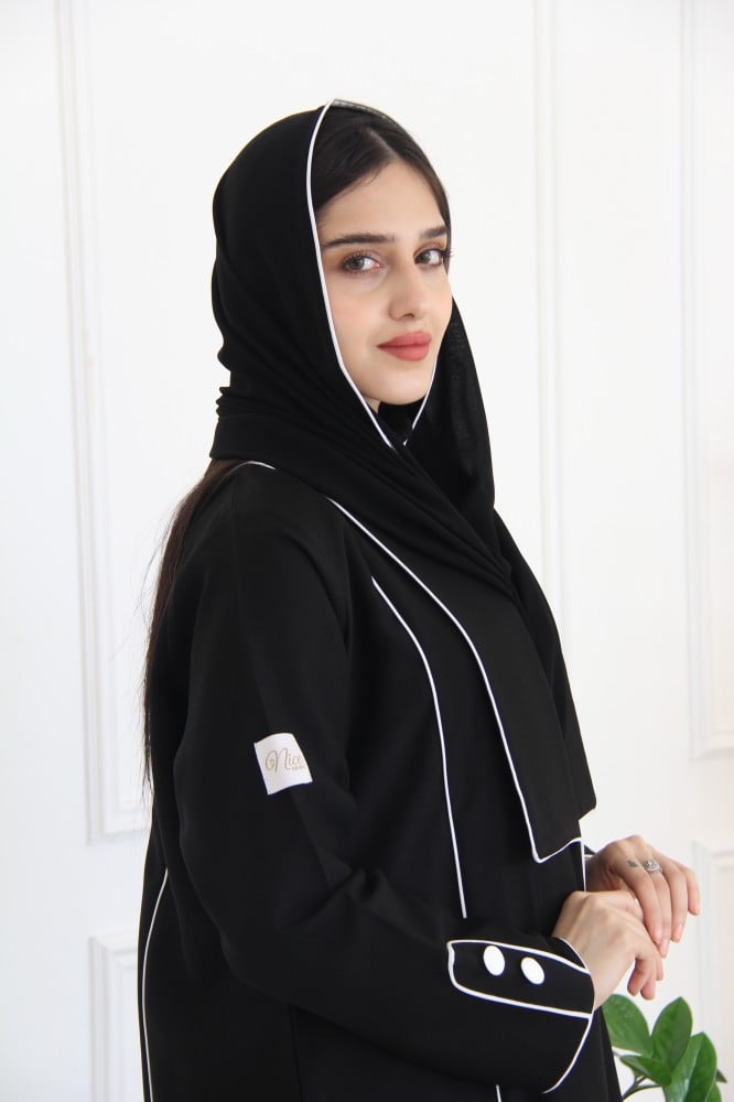 عباية بقماش لمار اسود مع قيطان ابيض