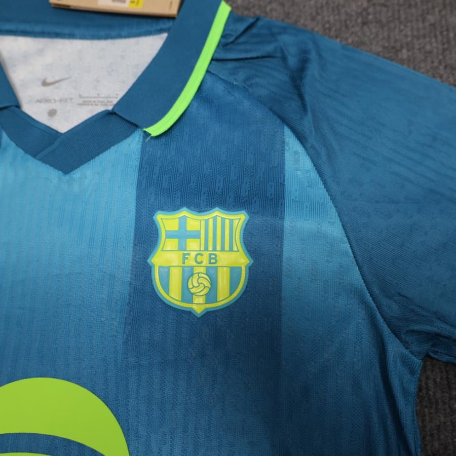 طقم برشلونة الاحتياطي 2026-2027 أزرق وأخضر