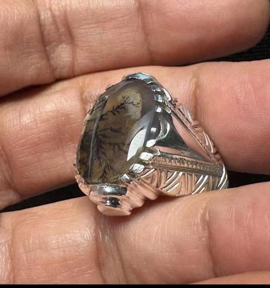 A Yemeni agate ring