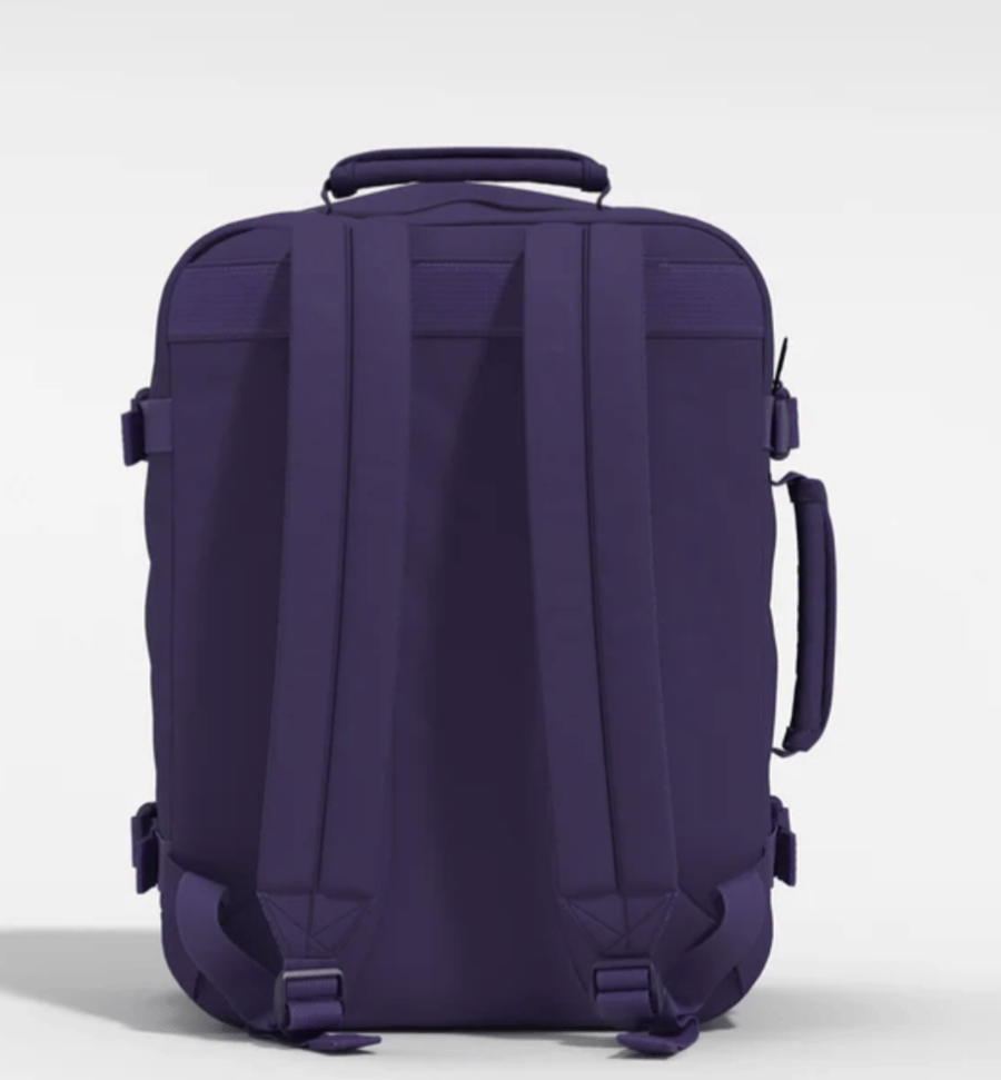 Travel bag from Cabin Zero purple