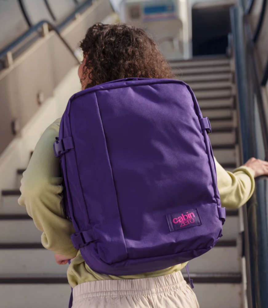 Travel bag from Cabin Zero purple