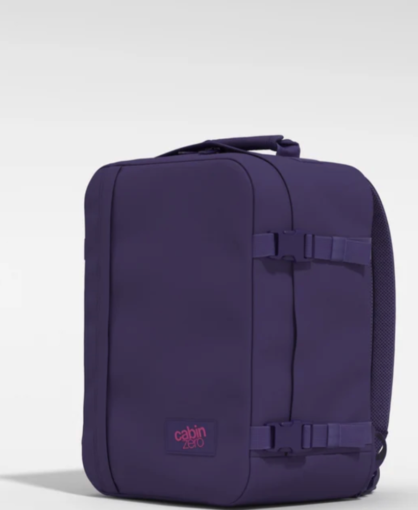Travel bag from Cabin Zero purple