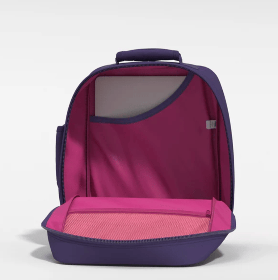 Travel bag from Cabin Zero purple