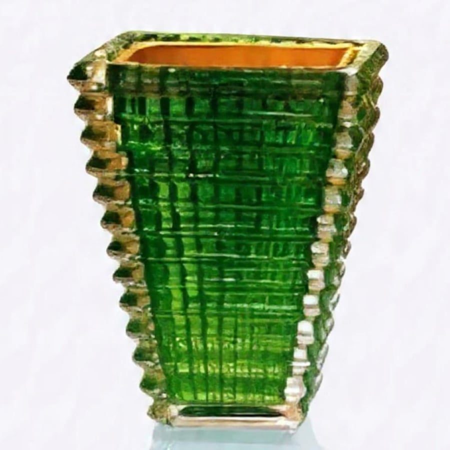 Crystal incense burner with a modern and elegant design in green