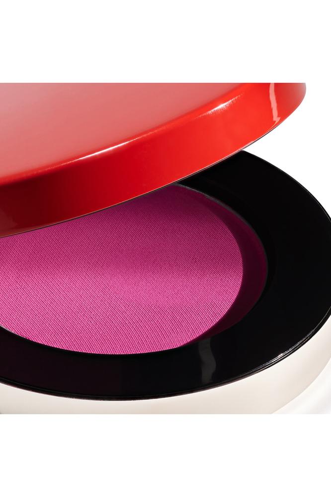 MICROSUEDE أحمر خدود يحاكي لون البشرة من ميك بيوتي _Fuchsia Flush