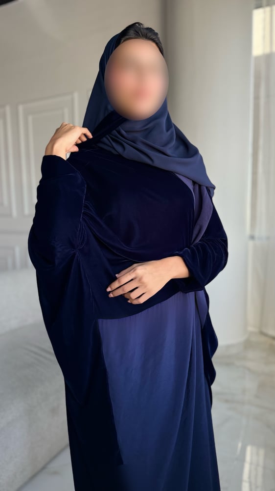 ‏Navy Velvet With Navy Silk