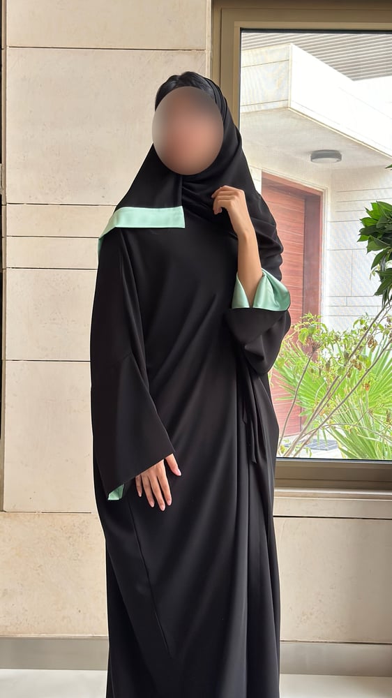 Half Bisht with Wide Sleeve Lined in Mint