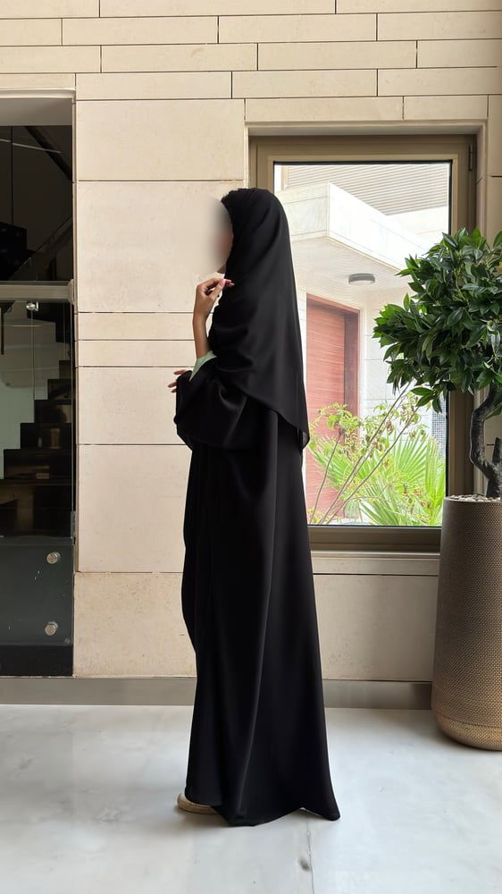 Half Bisht with Wide Sleeve Lined in Mint