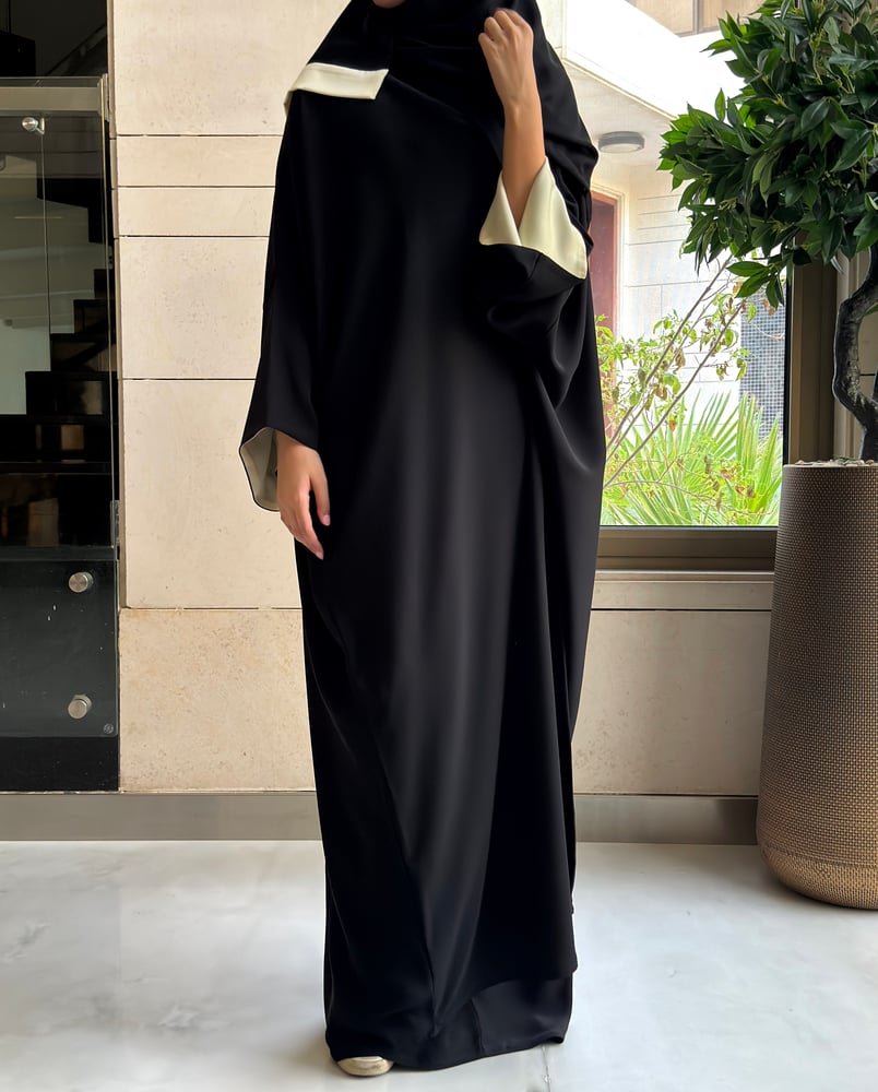 Half Bisht with Wide Sleeve Lined in Butter Yellow