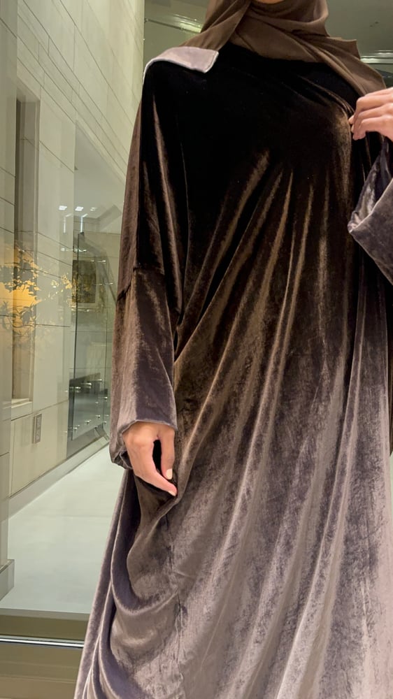 Japanese Velvet Abaya in Ombre Brown Bisht