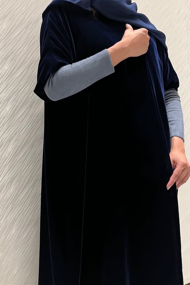‏Navy Velvet Abaya With BlueGray Chamois